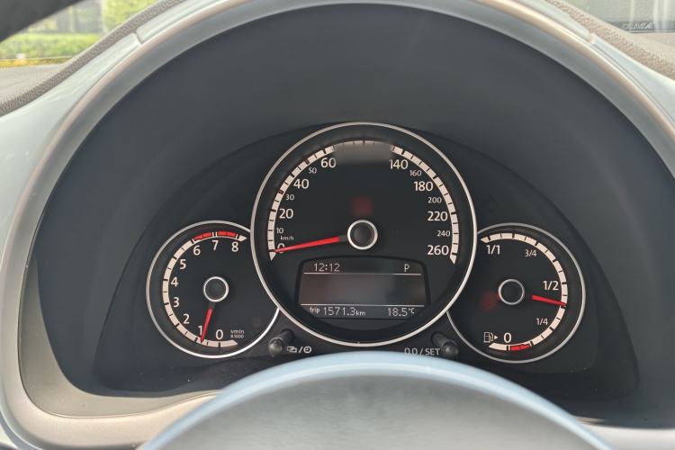 Used Volkswagen Beetle 2015 180TSI model Interior 2