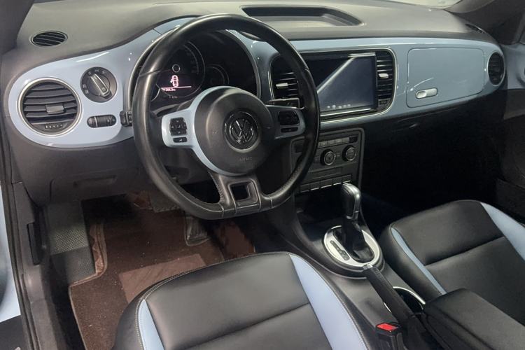 Used Volkswagen Beetle 2015 180TSI model Interior 3