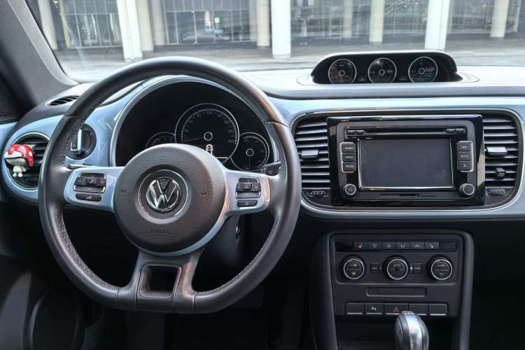 Used Volkswagen Beetle 2015 280TSI Interior 4