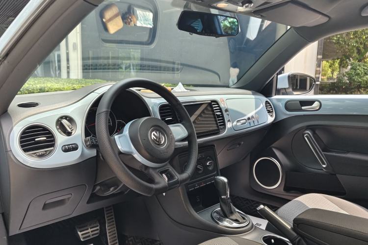 Used Volkswagen Beetle 2015 180TSI model Interior 4