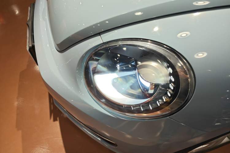Used Volkswagen Beetle 2015 280TSI Left Front Headlight