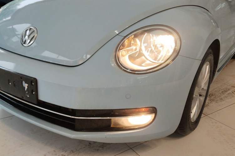 Used Volkswagen Beetle 2015 180TSI model Left Front Headlight
