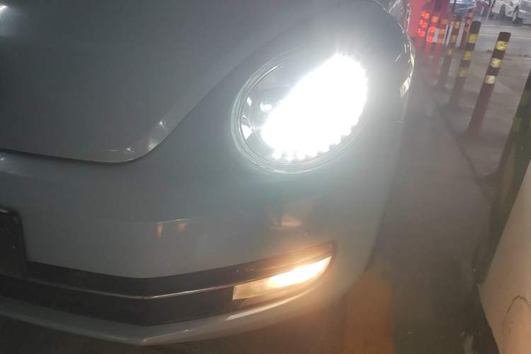 Used Volkswagen Beetle 2015 180TSI model Left Front Headlight