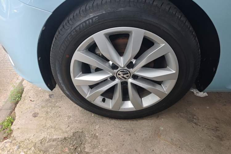 Used Volkswagen Beetle 2015 280TSI Left Front Wheel Hub