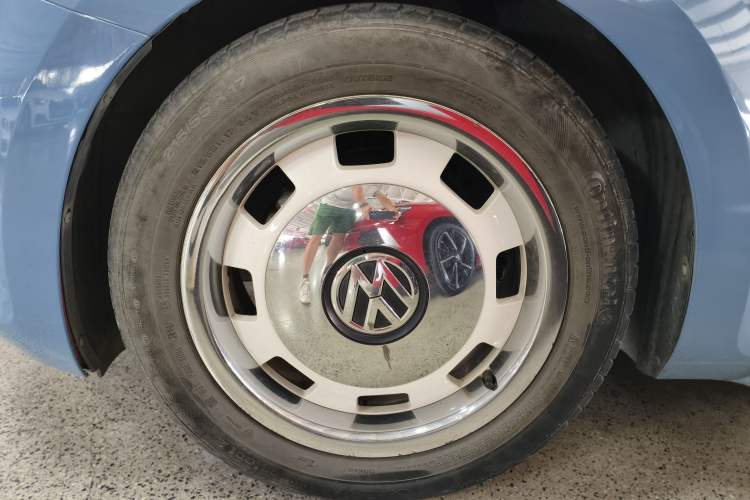 Used Volkswagen Beetle 2015 180TSI model Left Front Wheel Hub