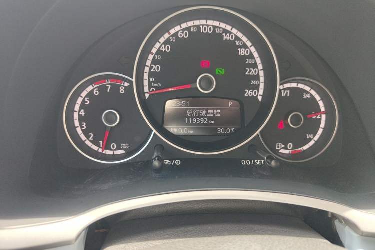 Used Volkswagen Beetle 2015 180TSI model Odometer Close Up