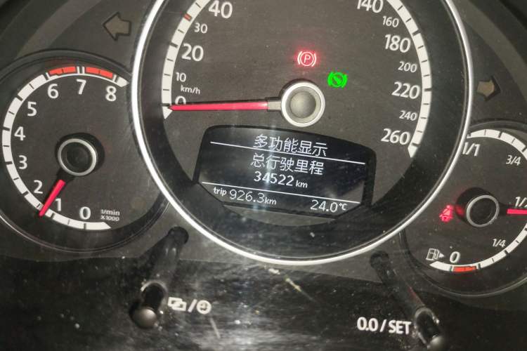 Used Volkswagen Beetle 2015 180TSI model Odometer Close Up
