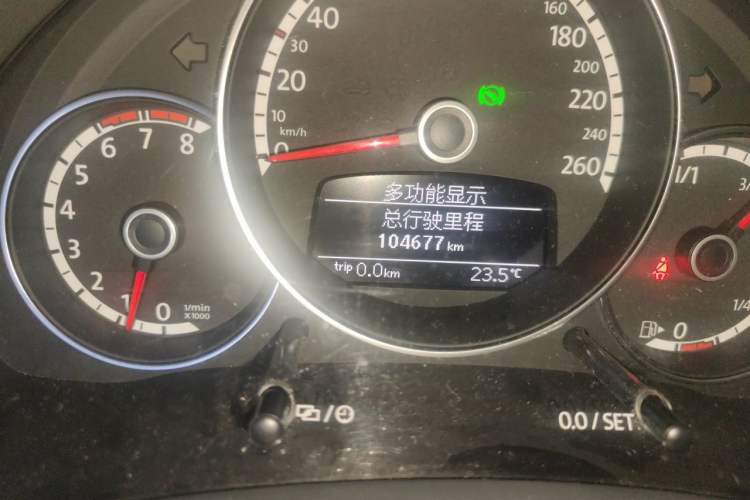 Used Volkswagen Beetle 2015 180TSI model Odometer Close Up