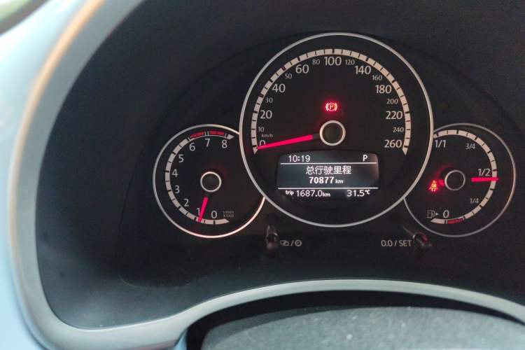 Used Volkswagen Beetle 2015 180TSI model Odometer Close Up