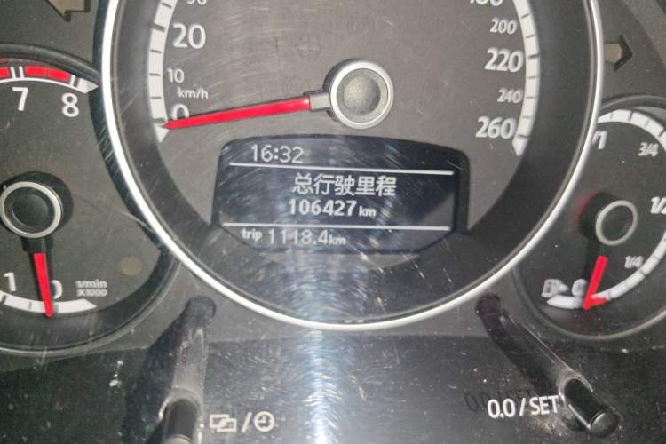 Used Volkswagen Beetle 2015 180TSI model Odometer Close Up
