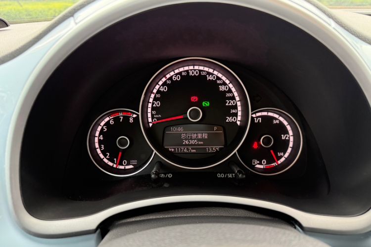 Used Volkswagen Beetle 2015 180TSI model Odometer Close Up