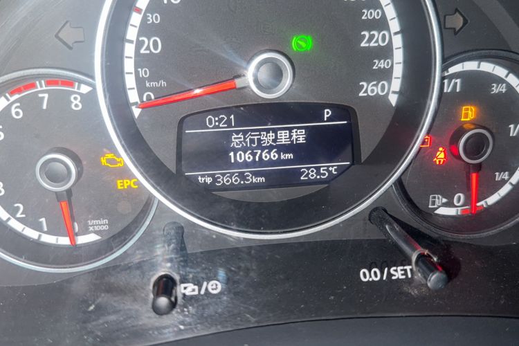 Used Volkswagen Beetle 2015 180TSI model Odometer Close Up