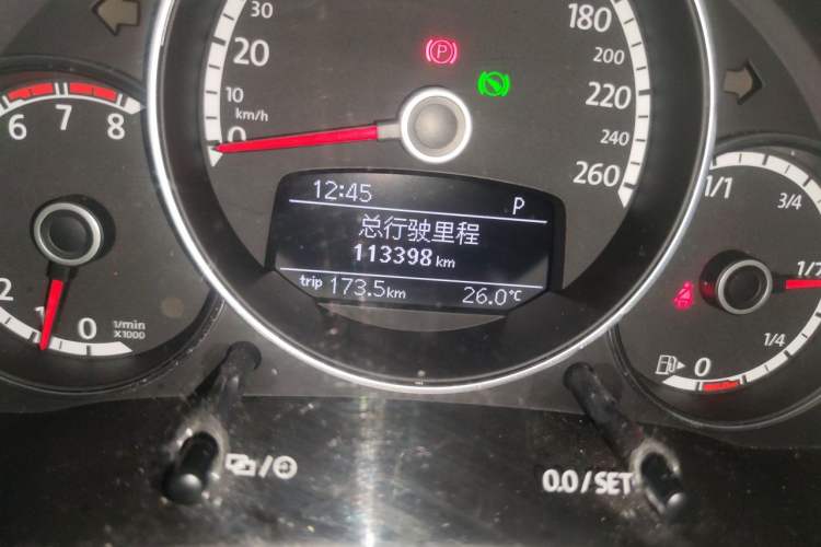 Used Volkswagen Beetle 2015 180TSI model Odometer Close Up