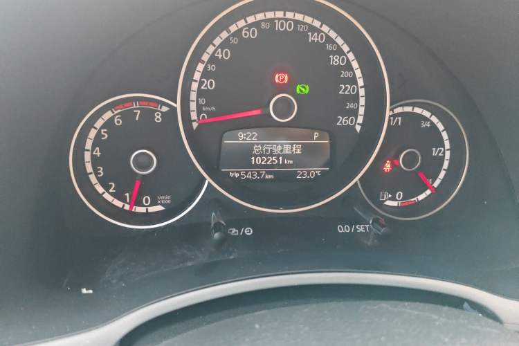 Used Volkswagen Beetle 2015 180TSI model Odometer Close Up