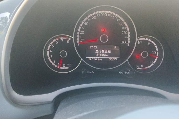 Used Volkswagen Beetle 2015 180TSI model Odometer Close Up