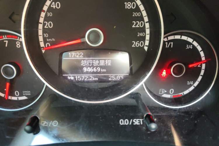 Used Volkswagen Beetle 2015 180TSI model Odometer Close Up
