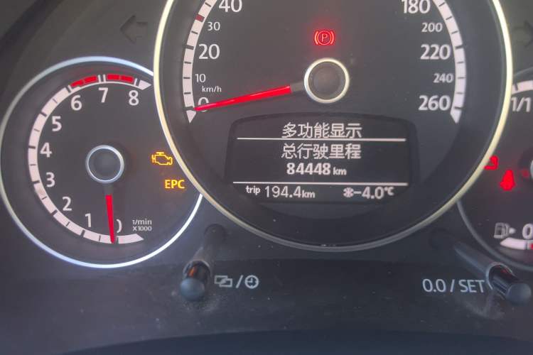 Used Volkswagen Beetle 2015 180TSI model Odometer Close Up
