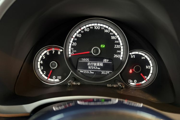 Used Volkswagen Beetle 2015 180TSI model Odometer Close Up