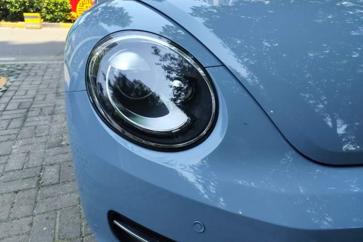 Used Volkswagen Beetle 2015 180TSI model Right Front Headlight