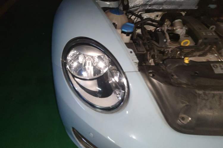 Used Volkswagen Beetle 2015 180TSI model Right Front Headlight