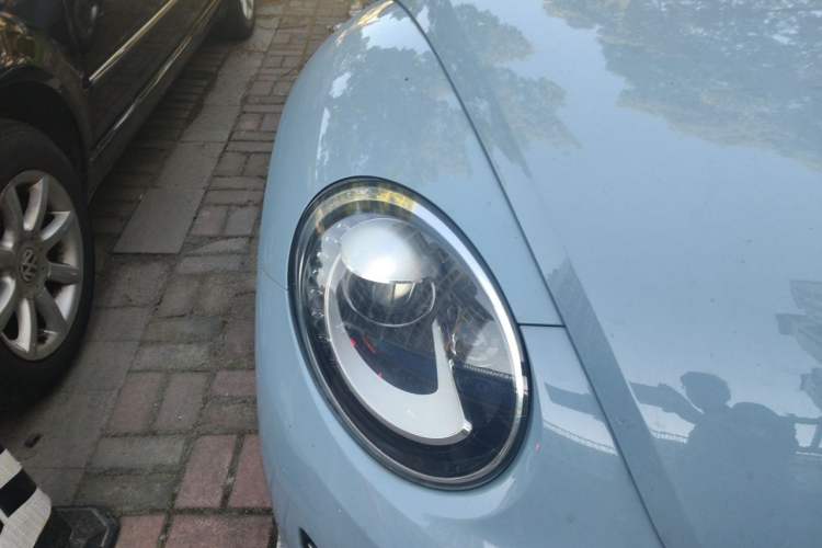 Used Volkswagen Beetle 2015 180TSI model Right Front Headlight