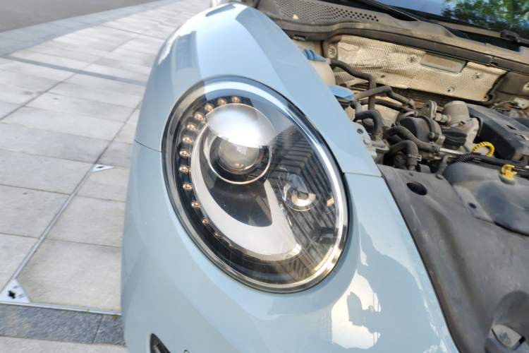 Used Volkswagen Beetle 2015 180TSI model Right Front Headlight