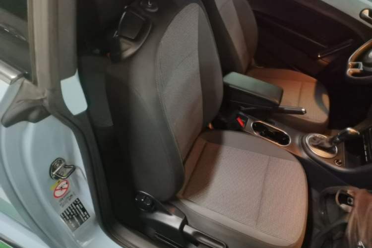 Used Volkswagen Beetle 2015 180TSI model Right Front Seat