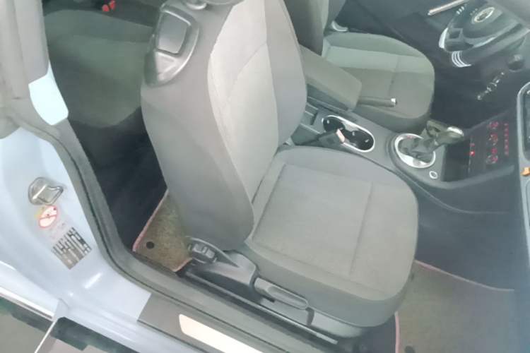 Used Volkswagen Beetle 2015 180TSI model Right Front Seat