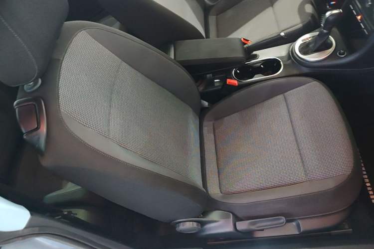 Used Volkswagen Beetle 2015 180TSI model Right Front Seat