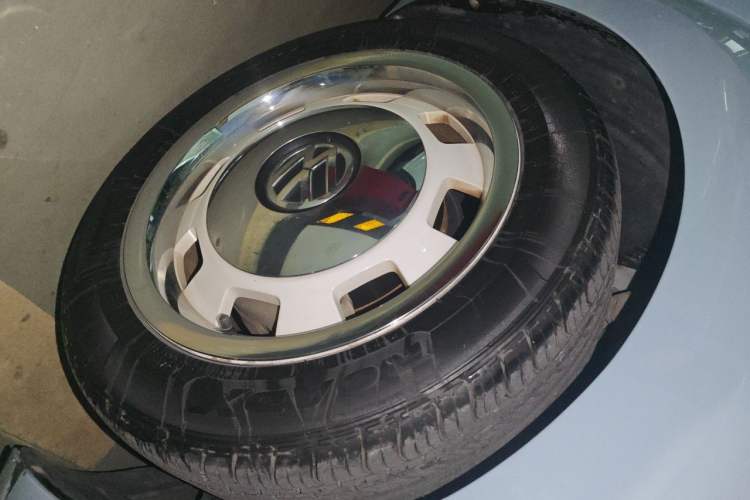 Used Volkswagen Beetle 2015 180TSI model Right Front Wheel Hub