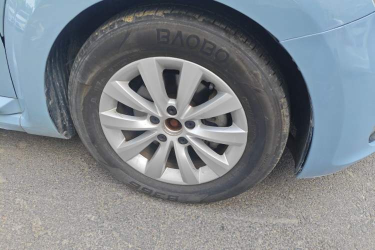 Used Volkswagen Beetle 2015 180TSI model Right Front Wheel Hub