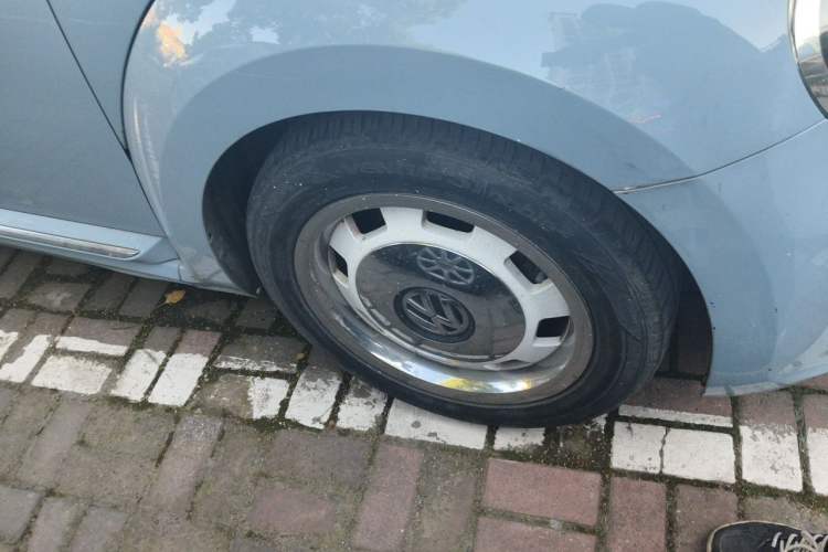 Used Volkswagen Beetle 2015 180TSI model Right Front Wheel Hub