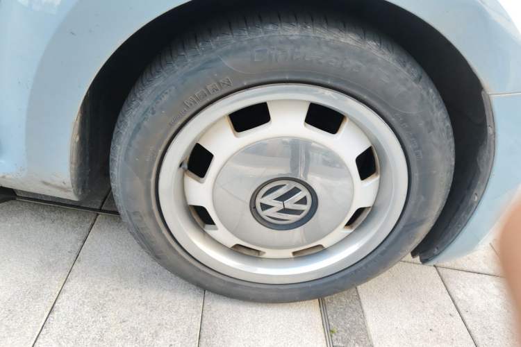 Used Volkswagen Beetle 2015 180TSI model Right Front Wheel Hub