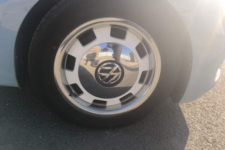 Used Volkswagen Beetle 2015 180TSI model Right Front Wheel Hub