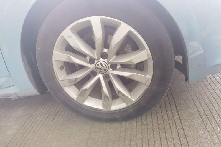 Used Volkswagen Beetle 2015 280TSI Right Front Wheel Hub