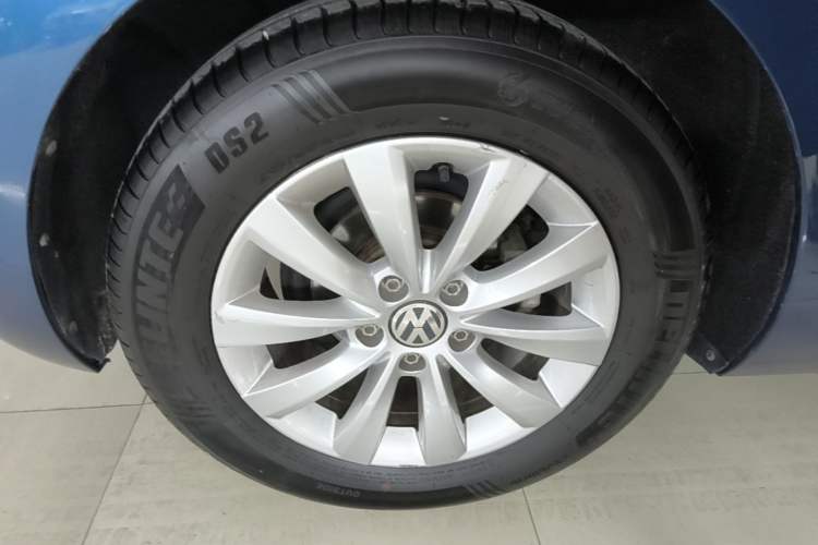 Used Volkswagen Beetle 2015 180TSI model Right Rear Wheel Hub