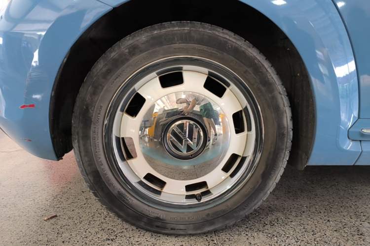 Used Volkswagen Beetle 2015 180TSI model Right Rear Wheel Hub