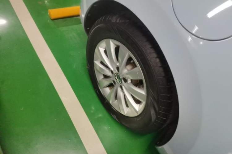 Used Volkswagen Beetle 2015 180TSI model Right Rear Wheel Hub