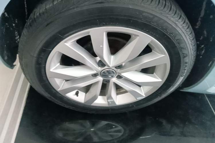 Used Volkswagen Beetle 2015 180TSI model Right Rear Wheel Hub