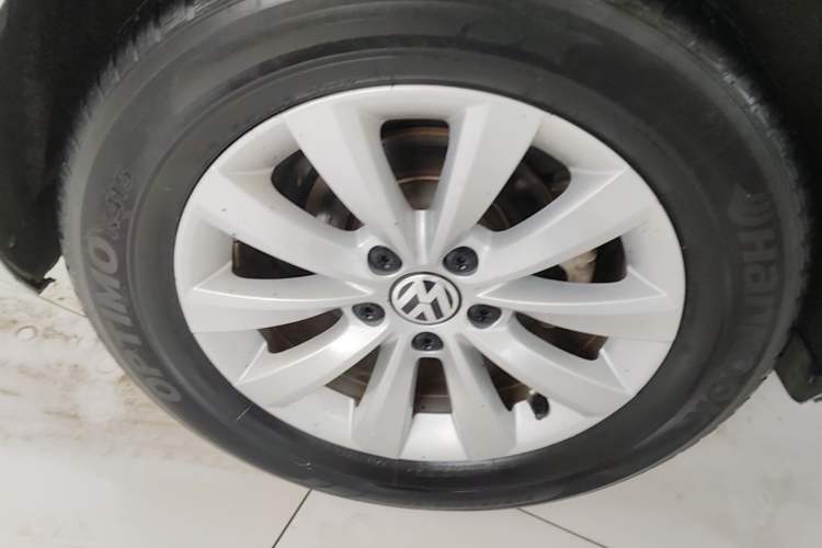 Used Volkswagen Beetle 2015 180TSI model Right Rear Wheel Hub