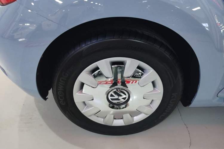 Used Volkswagen Beetle 2015 180TSI model Right Rear Wheel Hub