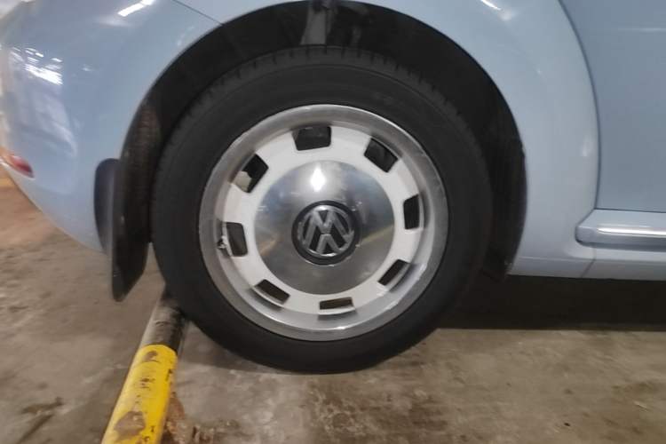 Used Volkswagen Beetle 2015 180TSI model Right Rear Wheel Hub