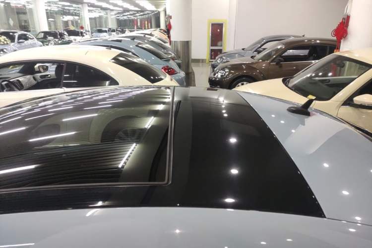 Used Volkswagen Beetle 2015 180TSI model Roof