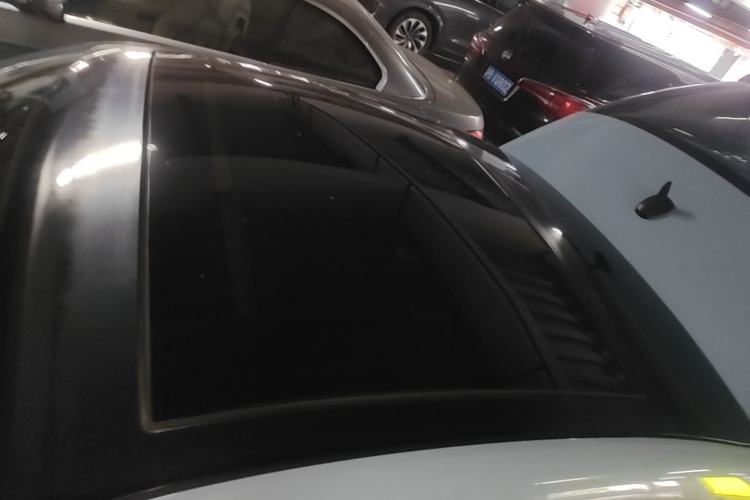 Used Volkswagen Beetle 2015 180TSI model Roof