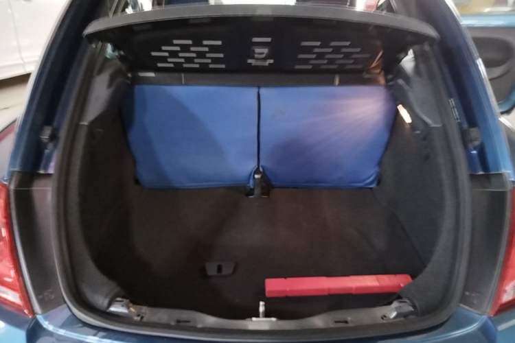 Used Volkswagen Beetle 2015 180TSI model Trunk