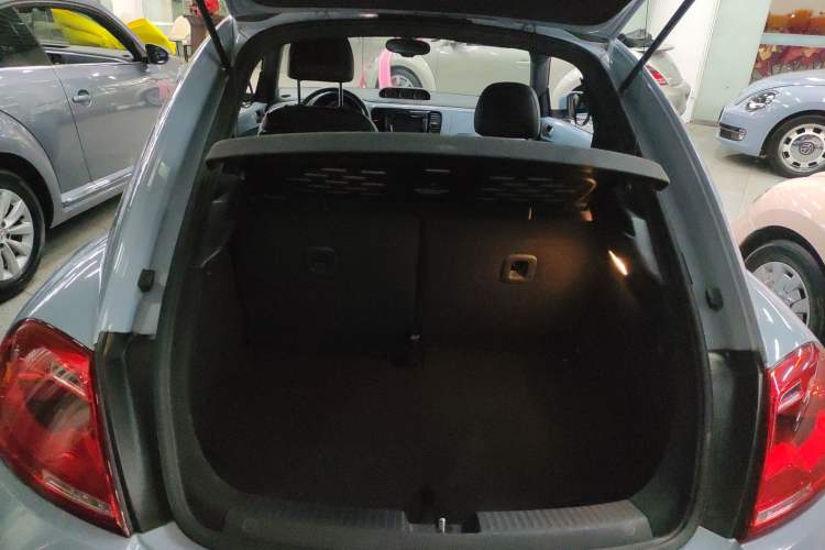Used Volkswagen Beetle 2015 280TSI Trunk