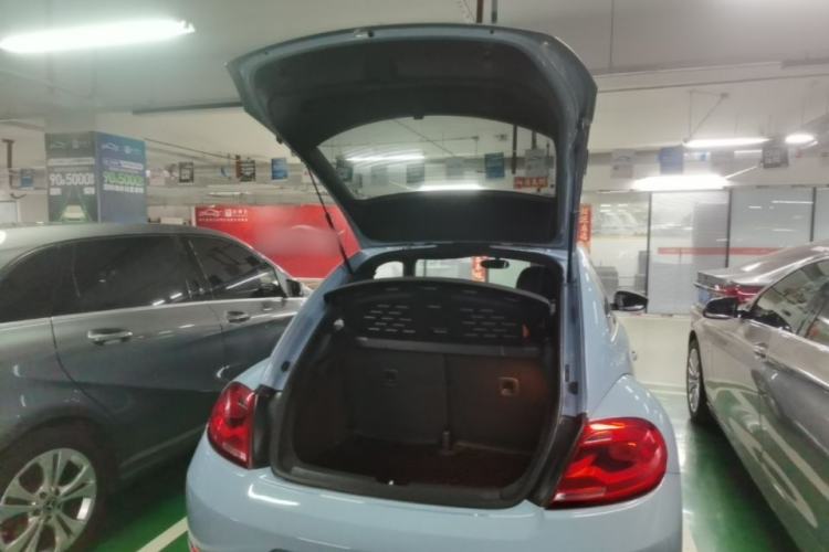 Used Volkswagen Beetle 2015 180TSI model Trunk
