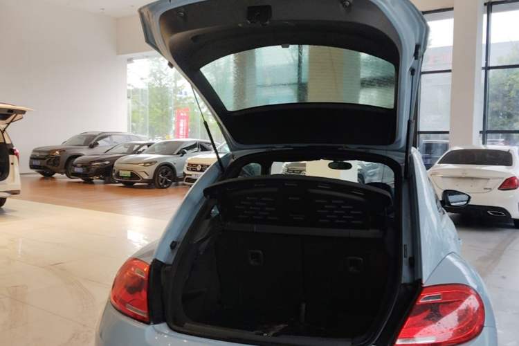 Used Volkswagen Beetle 2015 180TSI model Trunk