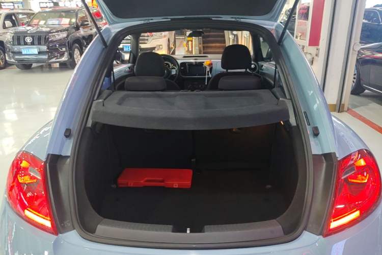 Used Volkswagen Beetle 2015 180TSI model Trunk