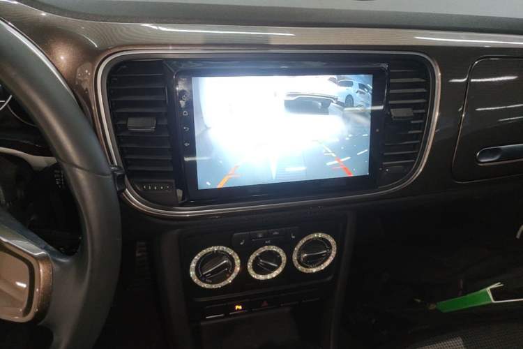 Used Volkswagen Beetle 2015 180TSI model Audio And AC Panel